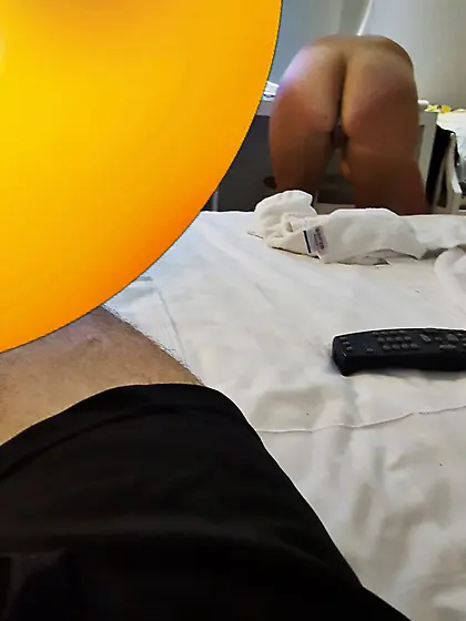 Spy pics--spies his naked woman