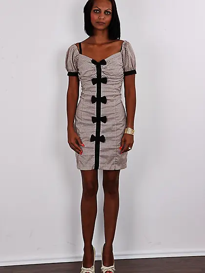 Exotic babe mesmerizing eyes