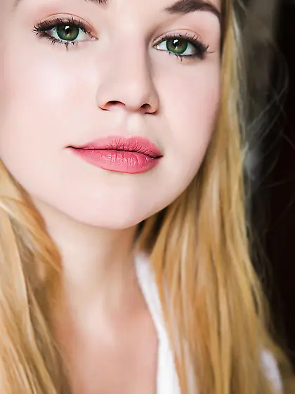 Beautiful blonde queen Stephanie is spreading and demonstrating