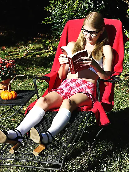 Kinky skinny blonde amateur