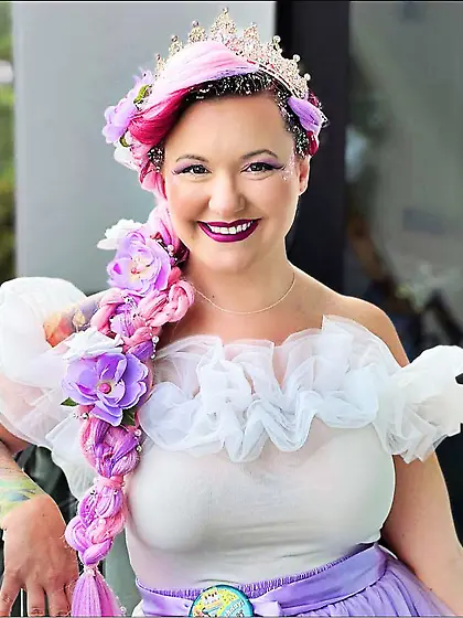 Amanda eventually showed off tits & ass for GGW