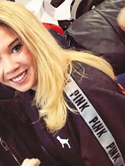 Elise was excited to show tits and shake ass