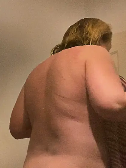 Wife’s ass unaware