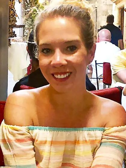 Elise was excited to show tits and shake ass