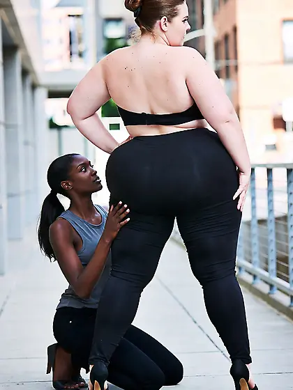 Nigger worship supirior white QUEEN ass
