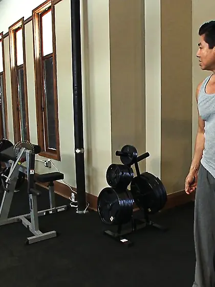 Bodybuilder gets used in the gym by two horny...