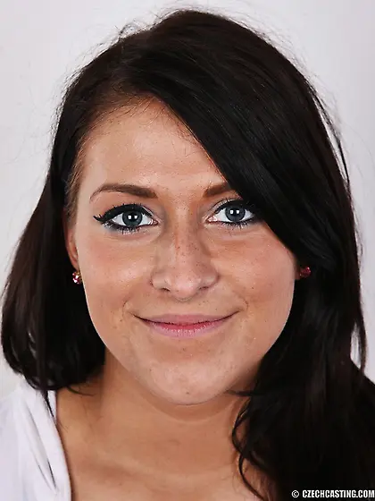 Lovely brunette babe with nice boobs nude