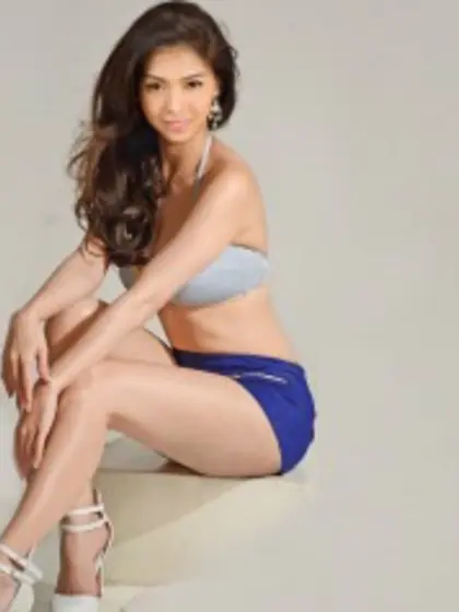 Brunette Teen Tintin Dancing.