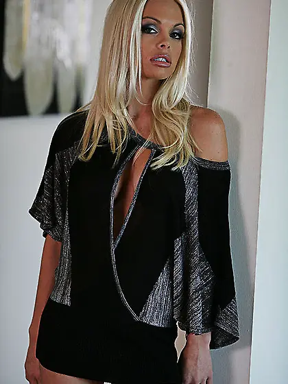 Jesse Jane takes her black dress off and gets her hungry vagina