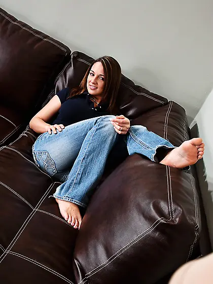 Alluring blonde babe Nikki Sims strips her tight blue jeans and