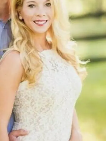 Elise was excited to show tits and shake ass