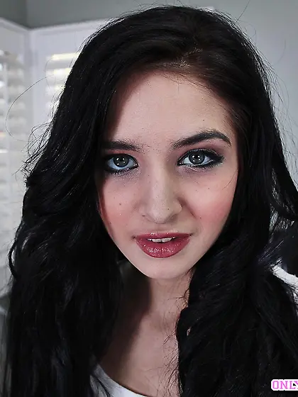 Teen Zoey Kush sucks cock