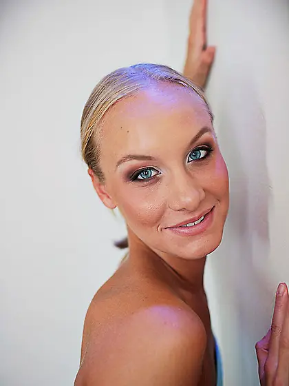 Blonde babe Kaylee Allure teasing the guy and then swallowing hi