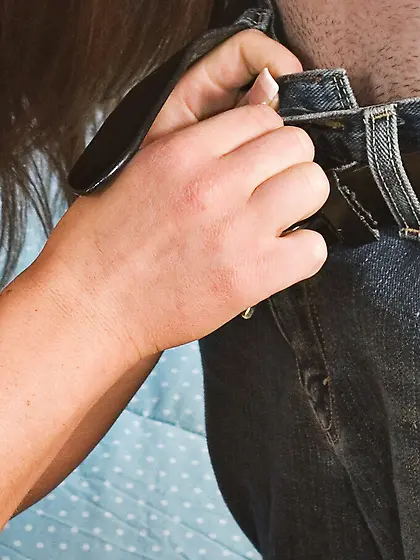 Sex hungry Leann Ford with pierced clit gives headjob and then g