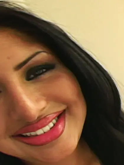 Curvy latina stripped put