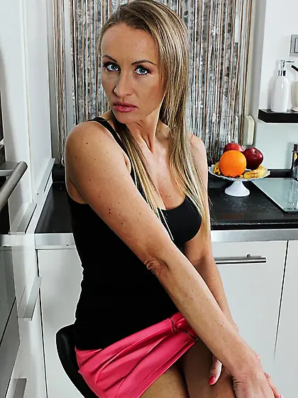 Natural tits hot blonde