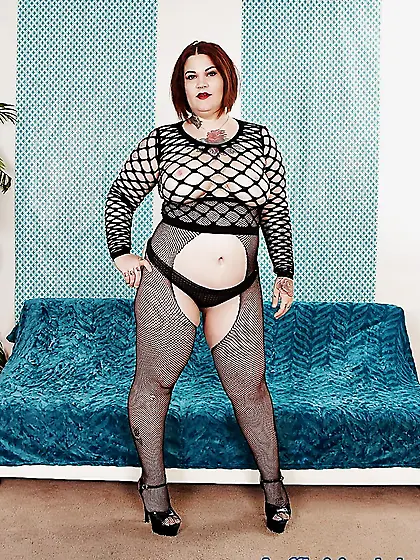 Plumper mom Nova Jade takes fat cock