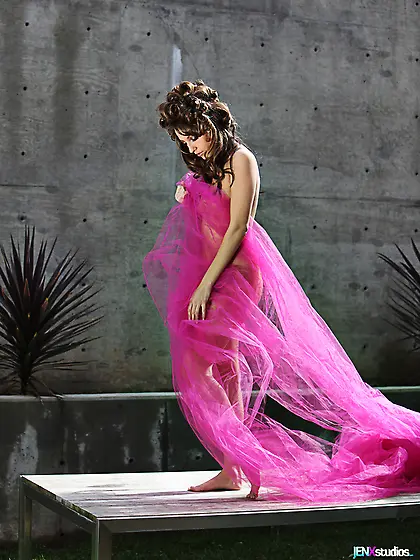 Steaming hot chick takes