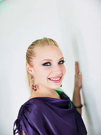 The blonde girl Alyssa Branch sucks dick with only one aim ??? t