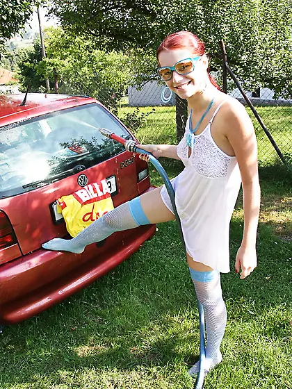 Gabrielle Lupin does not forget to show her tits and slit while