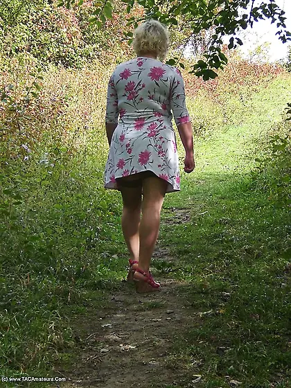 Big Tits Dogging Barby from United Kingdom