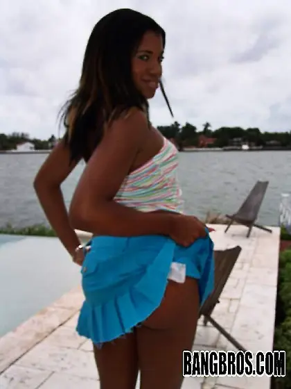 Sydnee Capri strips her slutty blue dress and shows us her amazi