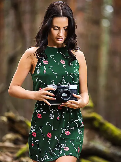 Long-legged Ukrainian bombshell poses naked in the mysterious co