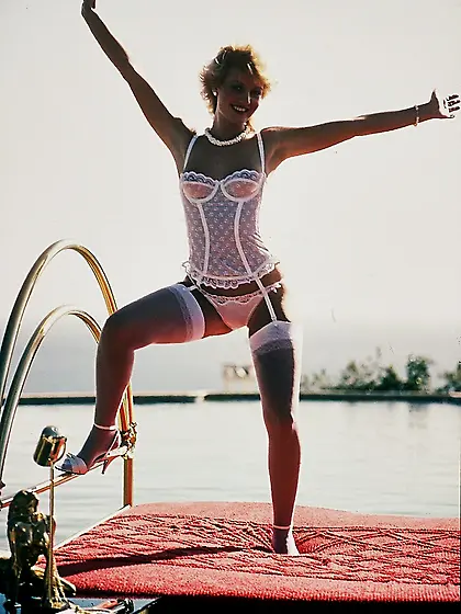 Foxy blonde pose banging