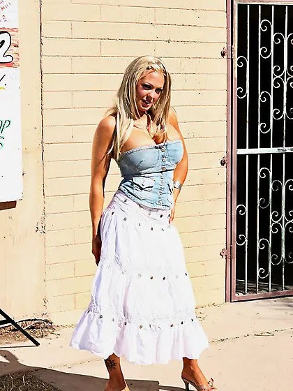 Jena Kay Ricci pulls down her dress ands hwos her big tits and p