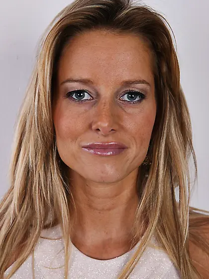 Slender MILF demonstrates her body is still in good shape for se