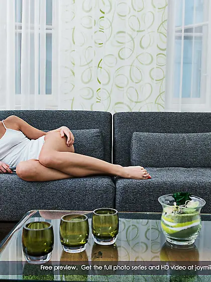 Smoking hot chick lays