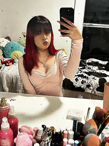 Bubble but red hair latina