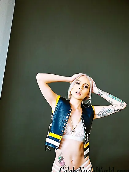 Lil Debbie aka Jordan Capozzi Sexy Lingerie Photos