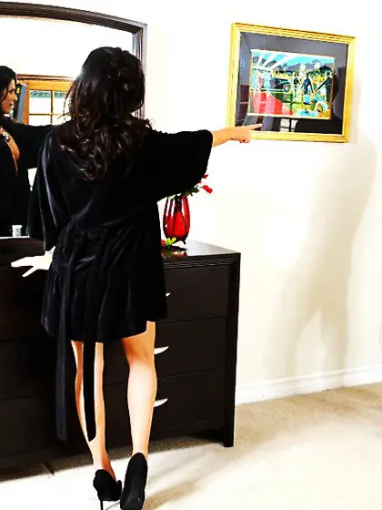 Shapely brunette India Summer does a greedy deep blowjob and get