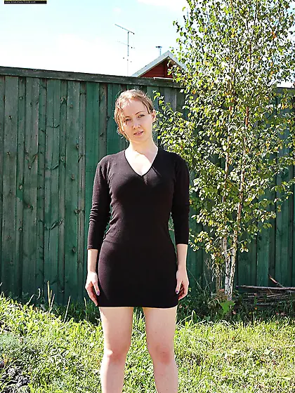 Teen brunette pisses outdoor