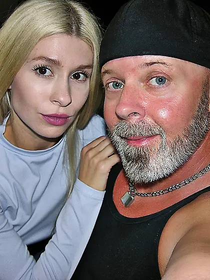 CFNM Handjob - Anna Kovachenko and Ray Edwards Porn Pics