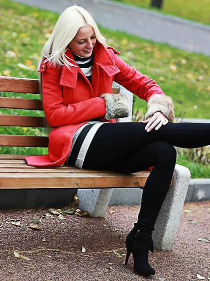 Bleached blonde dressed in black teases you with insane close-up