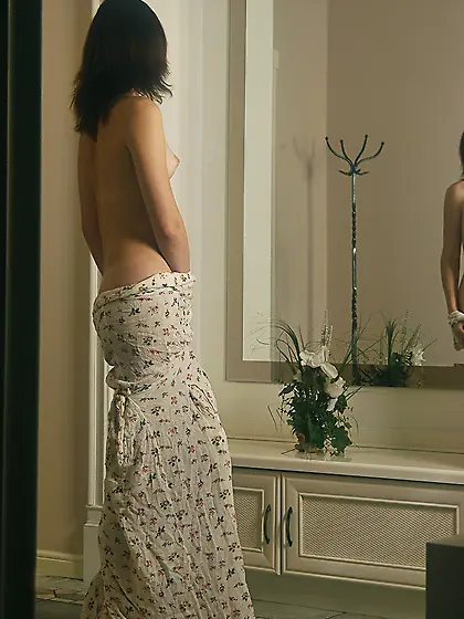 Anna S takes her underwear in front of the mirror and seduces us