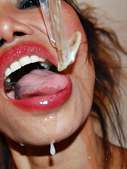 AnjaCawa muss Kondome aussaugen