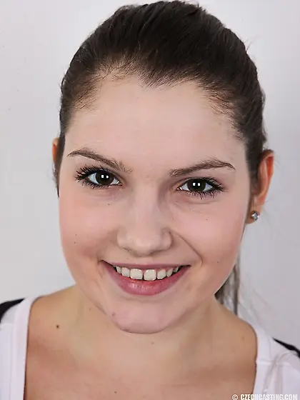 Curvy ponytailed brunette girl