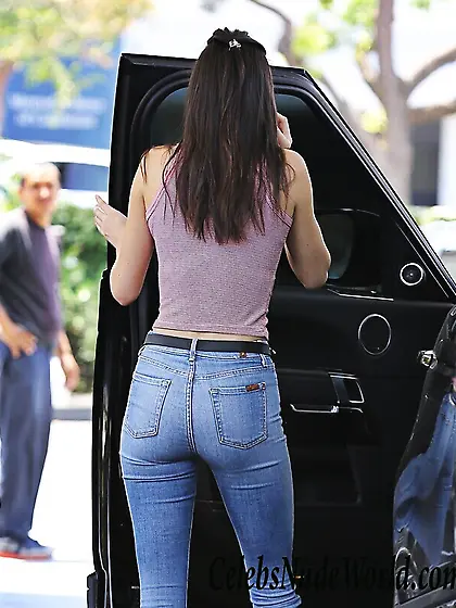 Kendall Jenner tight jeans pics