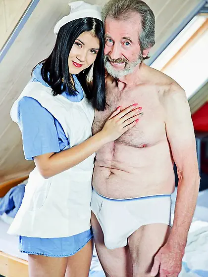 Young hottie makes old man feel much better 