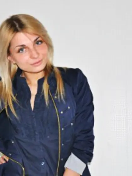 Blonde Teen Paris Dancing.