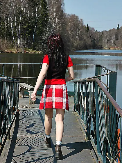 Teen brunette outdoor pissing