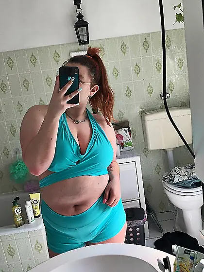 Heißes Babe zur Verfügung an fremde