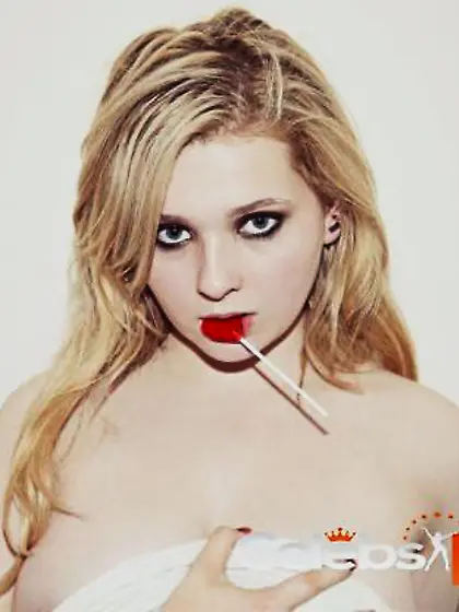 Abigail Breslin Nude