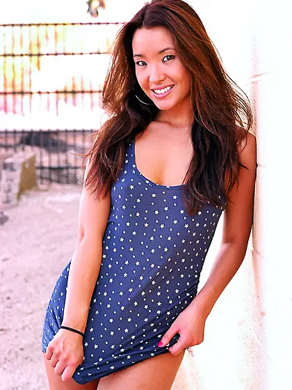 Asian girl with a really tight body shows her ass and tits in pu