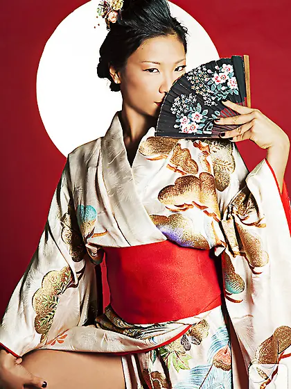 Asian lady takes off her kimono and shows...