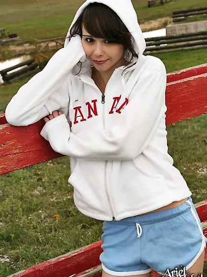 Naughty Ariel Rebel proves she is a sporty girl by showing off h