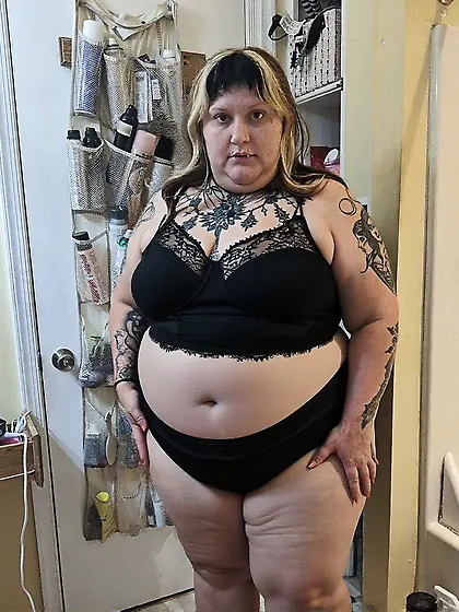 G’ana,  Mom and Aspen the sluts